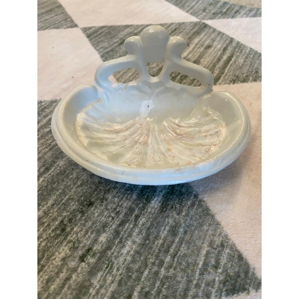 Vintage White Enamel Cast Iron Shell Soap/Trinket Dish Coastal Cottage Decor